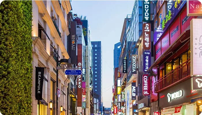 영종 디에트르 라 메르 프리미엄 04 걸어서 닿는 학원가·중심상권 - 상점 간판이 늘어선 번화가 참고 이미지